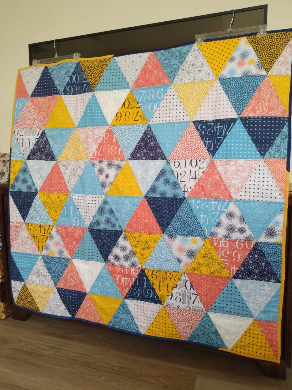 🔼🔽▶️◀️ BN MODERN TRIANGLE DESIGN LAP QUILT BLUE YELLOW WHITE